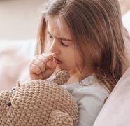 Cauze și simptome pentru tusea seacă la copii